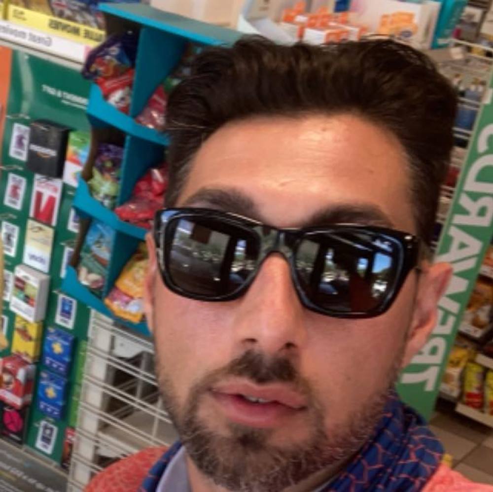 Meet your Posher, Gino